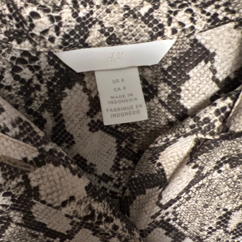 H&M blouse size 6 - Picture 2 of 3